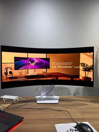 LG UltraGear 34” OLED 240Hz Curvo Blanco