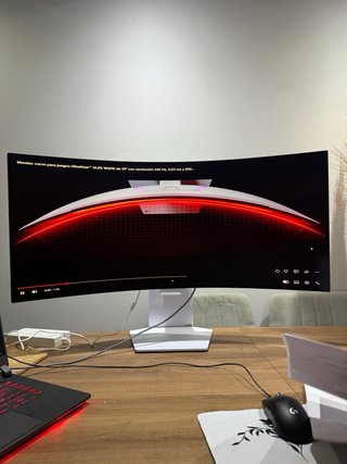 LG UltraGear 34” OLED 240Hz Curvo Blanco