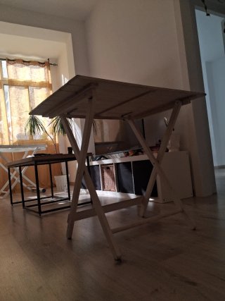Mesa plegable de madera blanca