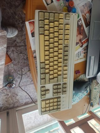 Teclado de ordenador beige