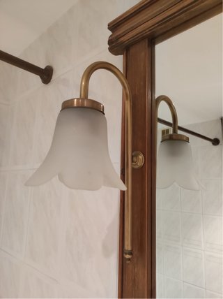 Mueble de baño y espejo madera y mármol