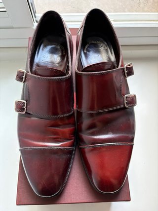 Zapato Doble Hebilla Burdeos Shell Cordovan