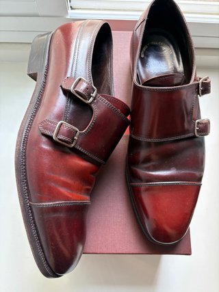 Zapato Doble Hebilla Burdeos Shell Cordovan