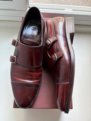 Zapato Doble Hebilla Burdeos Shell Cordovan