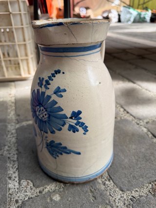 Jarra antigua Talavera azul y blanca
