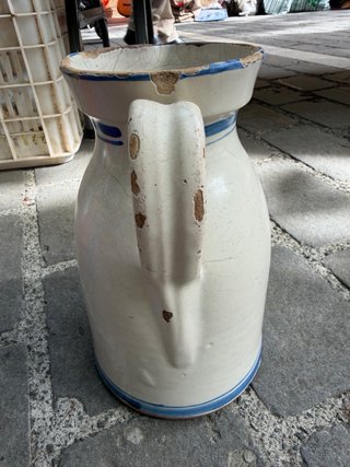 Jarra antigua Talavera azul y blanca
