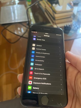 iPhone 8 Negro con funda floral