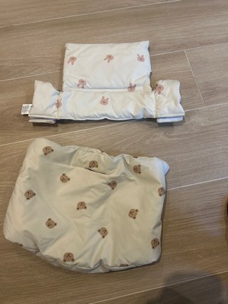 Funda para Stokke con estampado de conejos y osos