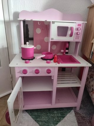 Cocina de juguete rosa
