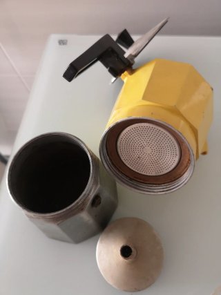 Cafetera Valira Amarilla