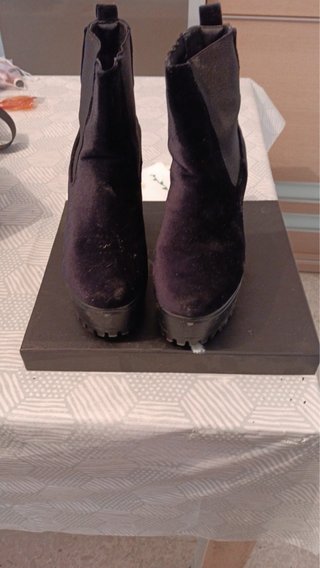 Botines negros de terciopelo con tacón