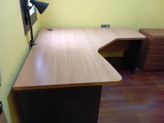 Escritorio de oficina madera y silla