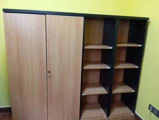 Escritorio de oficina madera y silla