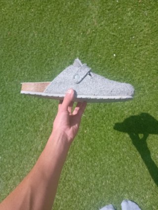 Sandalias grises de fieltro con hebilla birkenstoc