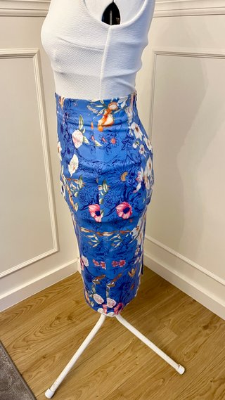 Falda tubo Zara flores talle alto
