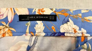 Falda tubo Zara flores talle alto