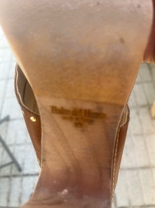 Sandalias de cuña de madera tachuelas