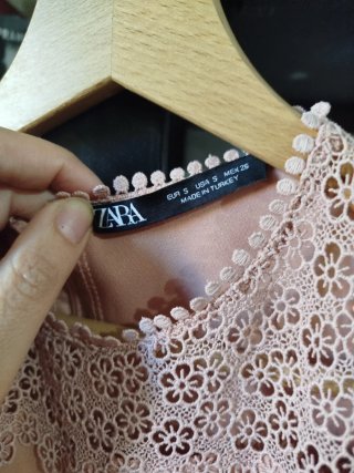 Abito Zara rosa con pizzo