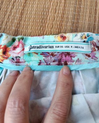 Falda Stradivarius floral