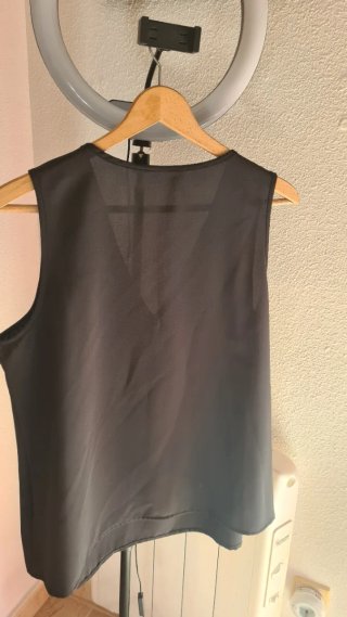 Blusa sin mangas con corazones rojos