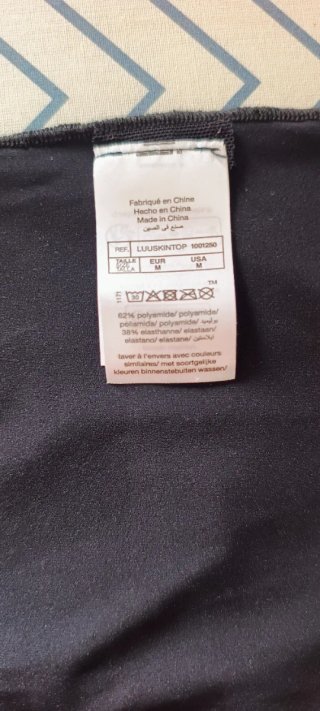 Top negro con sujetador incorporado Talla S