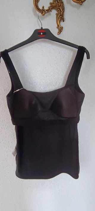 Top negro con sujetador incorporado Talla S