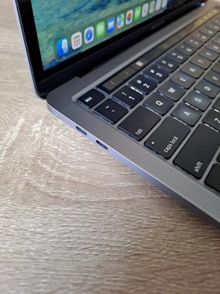 MacBook Pro A2251