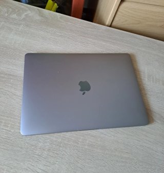 MacBook Pro A2251