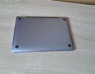 MacBook Pro A2251