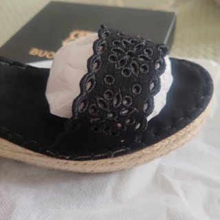 Sandalias cuña negras BUONAROTTI