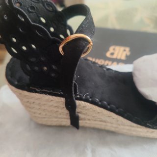Sandalias cuña negras BUONAROTTI