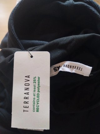 Lote n° 5. sudadera y 2 camisetas