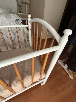 Cuna de bebé de madera
