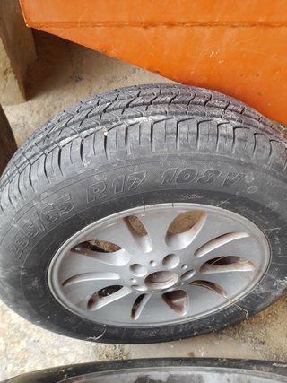 Se venden 5 ruedas todoterreno grandes