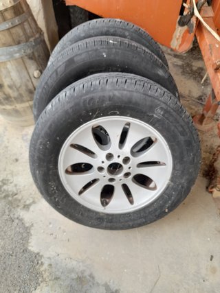 Se venden 5 ruedas todoterreno grandes