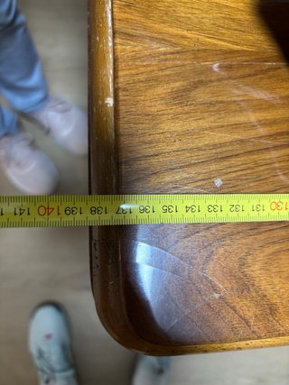 Mesa de comedor de madera