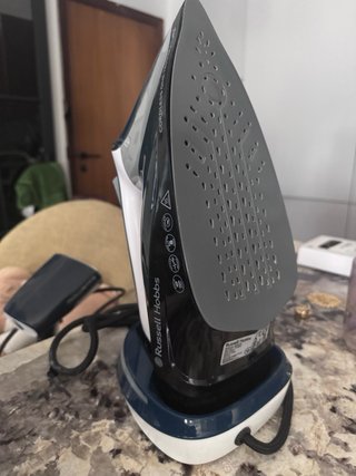 Plancha de Ropa Russell Hobbs Sin Cable