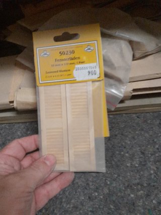 Casita de muñecas para restaurar