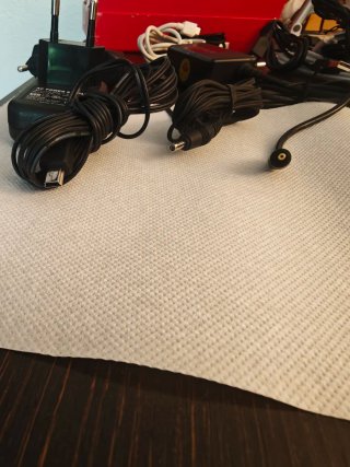 Lote 7 cargadores, 1 CUBOT, 1 EAGE y 5 más