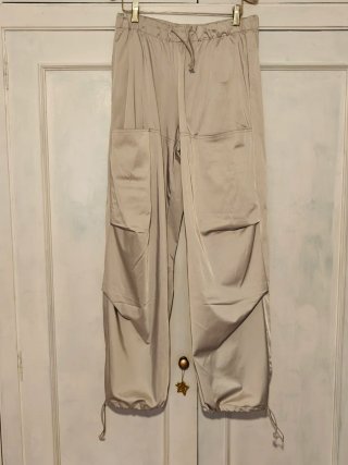 Pantalones Cargo parachute Satinados Beige crema