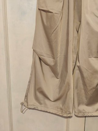 Pantalones Cargo parachute Satinados Beige crema