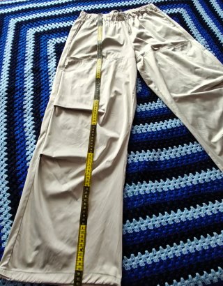 Pantalones Cargo parachute Satinados Beige crema