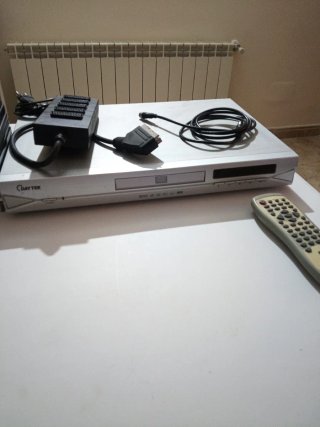 DVD DAYTEK con Películas y Accesorios