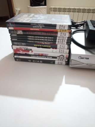 DVD DAYTEK con Películas y Accesorios