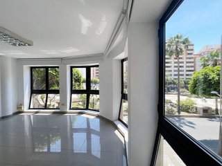 Oficina en alquiler en Centro en Almería