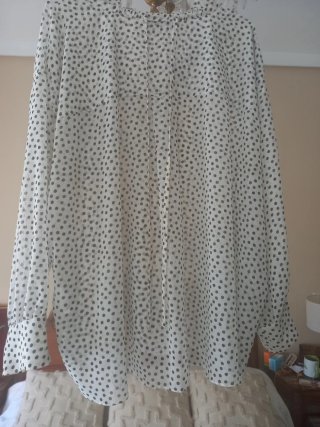 Blusa Zara lunares gris y blanca