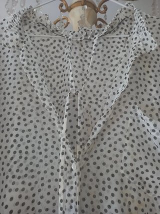 Blusa Zara lunares gris y blanca