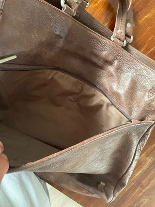 Bolso de mano de piel marrón