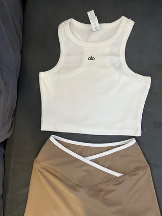 Conjunto Alo Top Corto y Shorts Marrones