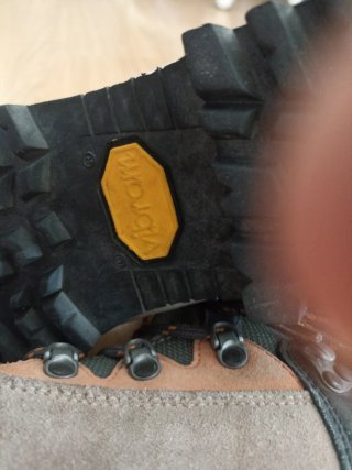 Botas de montaña Quechua Talla 40. Vibram.
